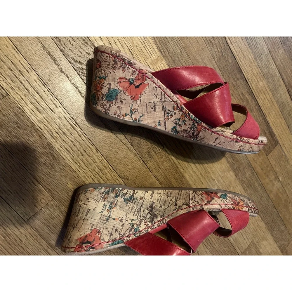 BOC Born Concept Womens 8 Wedge Sandals Red Floral Cork Boho Artsy Strappy Shoes